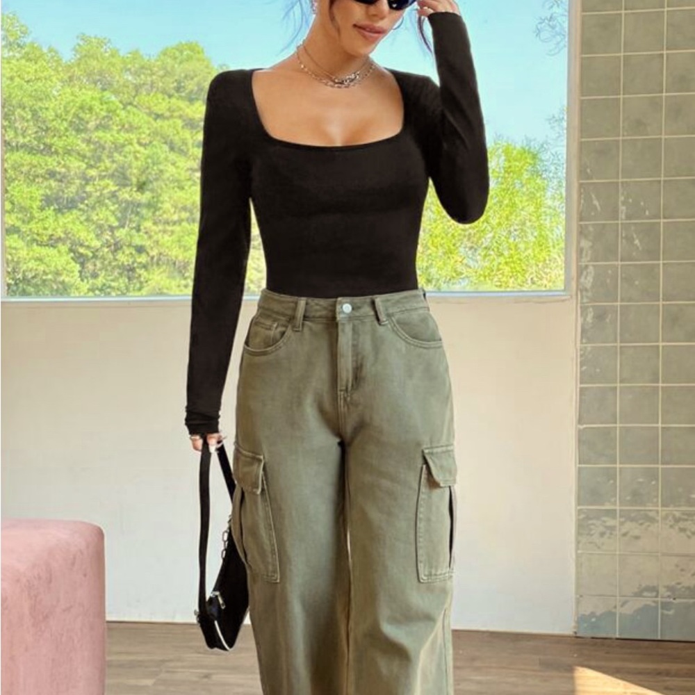 Brand is H&M. The color is black. It’s super cute. Body con tight.